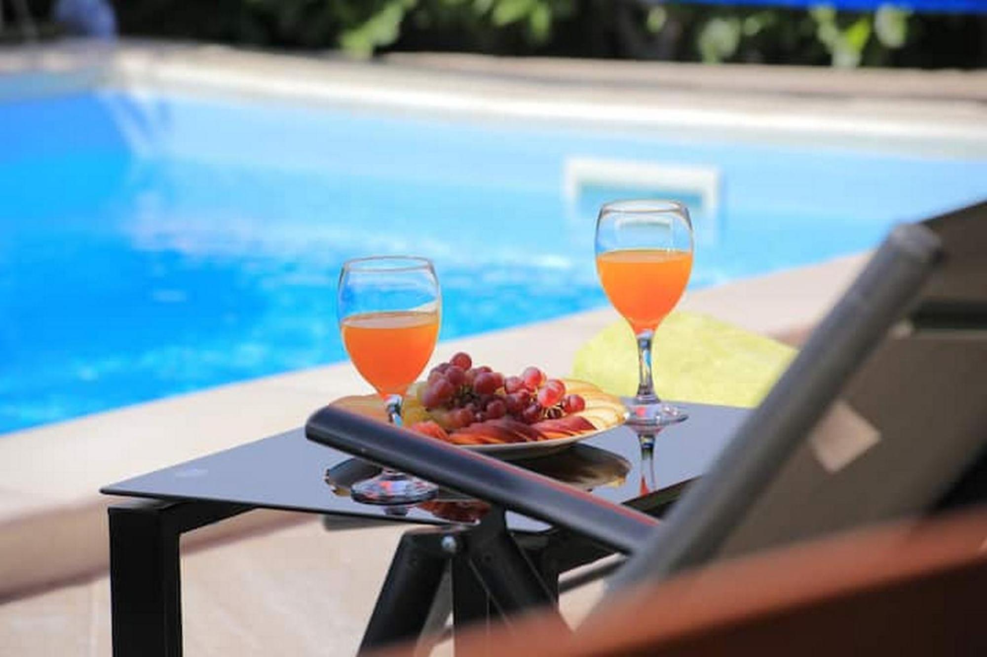 Holiday Home Mons Aureus Gornje Sitno Ngoại thất bức ảnh